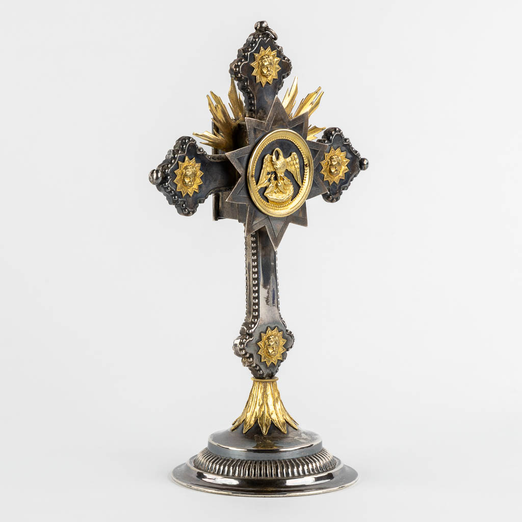 A reliquary curcifix or monstrance, Pelican with chicks, 19th C. (W:17 x H:28 cm)