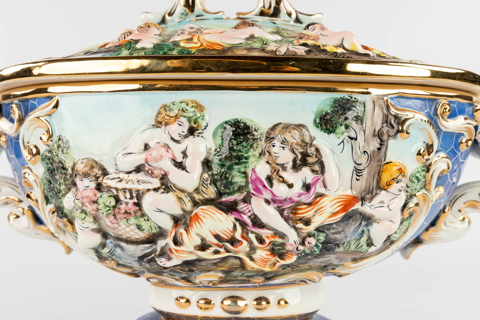 Capodimonte faience, a collection of 2 items, Italy circa 1970. (L:22 x W:52 x H:32 cm)