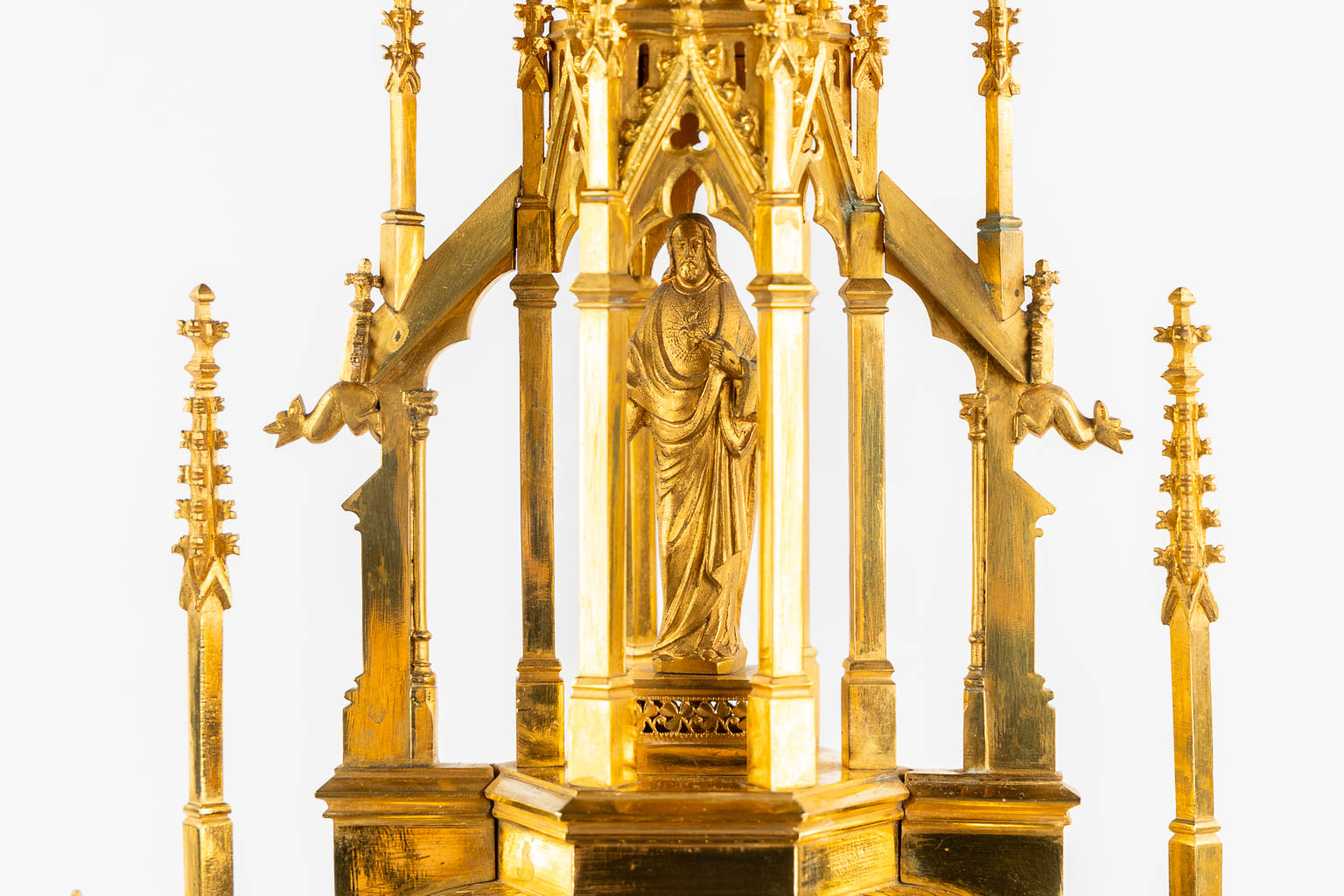 A Tower Montrance on a six-lobed base, Gothic Revival, 19th C. (L:18 x W:26 x H:70 cm)