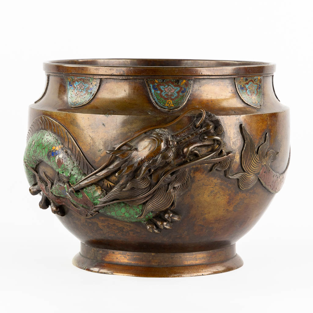 A Jardinière or Cache-Pot, Relief dragon decor and finished with Chamsplevé enamel. (H:27 x D:38 cm)