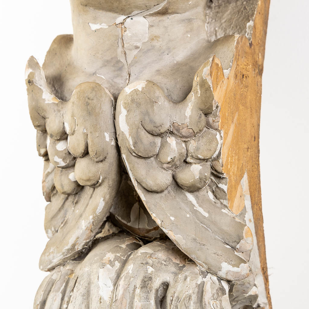 A baroque figurine of an angel, wood-sculptured and patinated, 18th C. (L:20 x W:20 x H:65 cm)