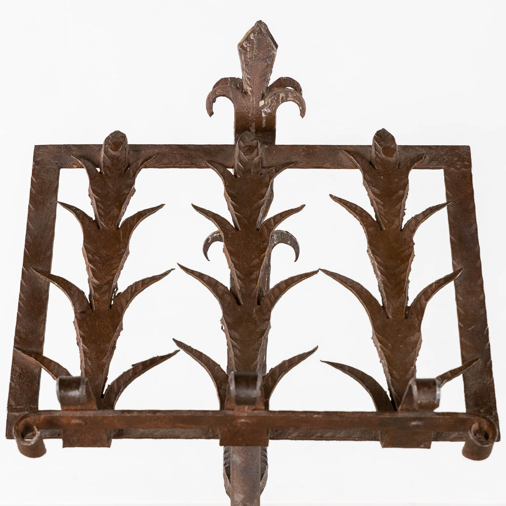 A wrought-iron lectern. 19th C. (W:40 x H:136 cm)