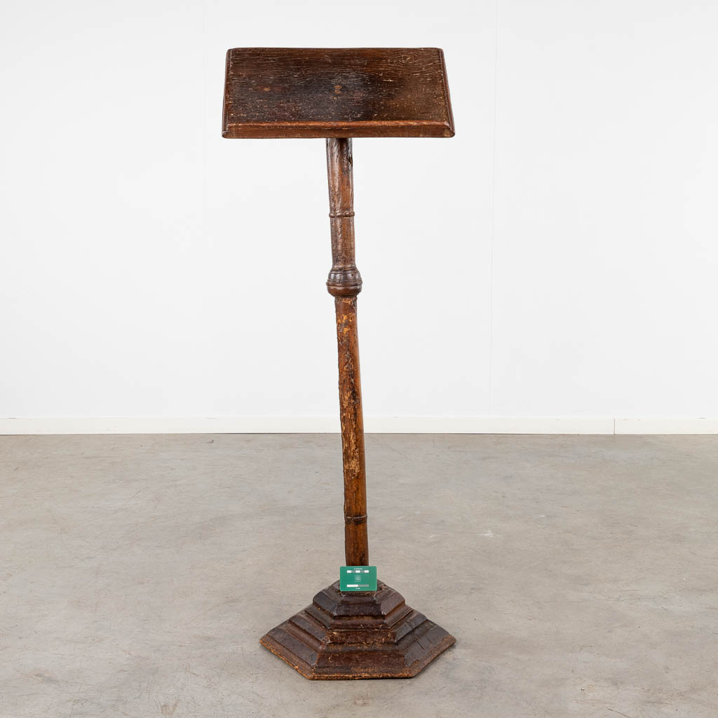 An antique lectern. 18th/19th C. (L:40 x W:50 x H:140 cm)