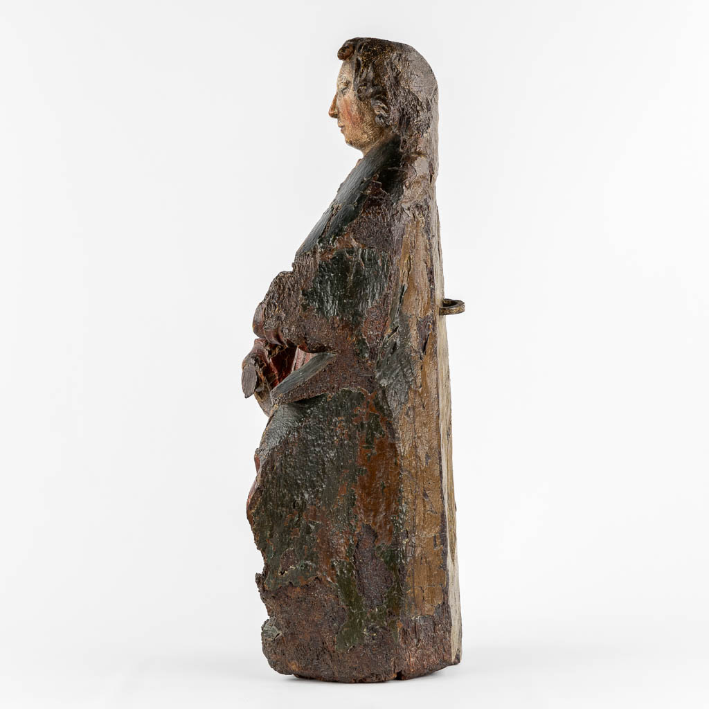 A large Gothic wood sculpture of an Angel, Rhineland, Germany, 14th/15th C.  (L:20 x W:36 x H:71 cm)