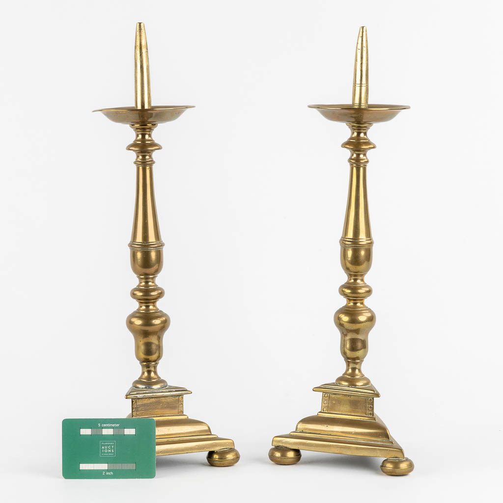 A pair of Renaissance candlesticks, bronze. Late 16th C. (L:15 x W:14 x H:41 cm)