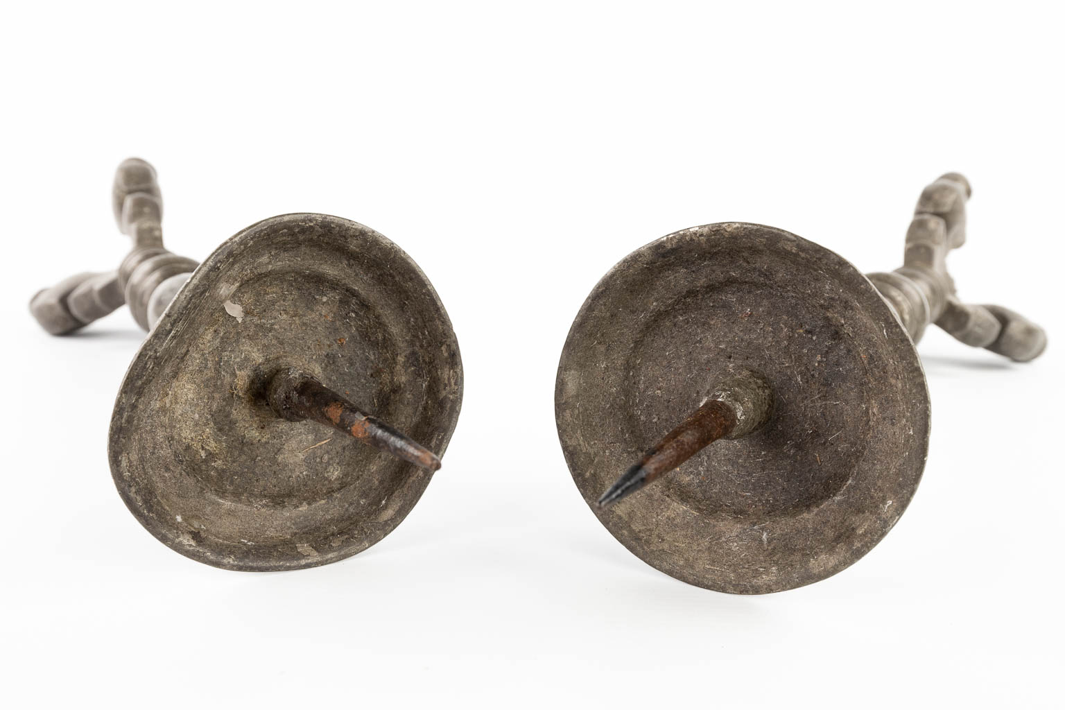 A pair of antique candlesticks, candle holders, Tin, 18th C. (L:16 x W:16 x H:72 cm)