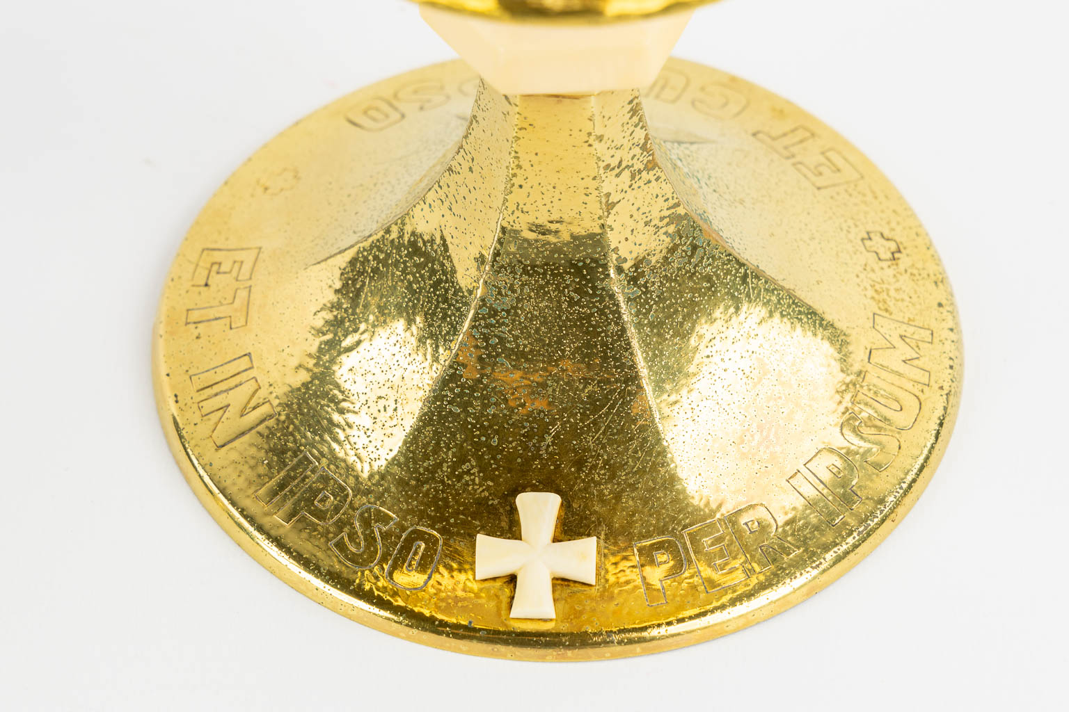 Two gold-plated ciboria, Art Deco. One with enamel plaques of Jesus Christ and animals. (H:16,5 x D:15 cm)