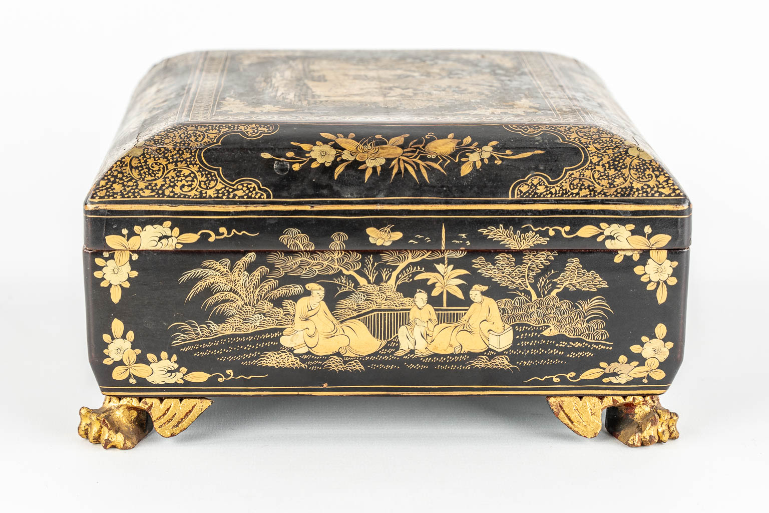 A Chinese Canton export game box, lacquered with hand-painted decors. 