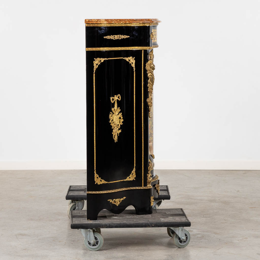 A single door cabinet, Napoleon 3 style, Boulle. 20th C. (L:31 x W:107 x H:101 cm)