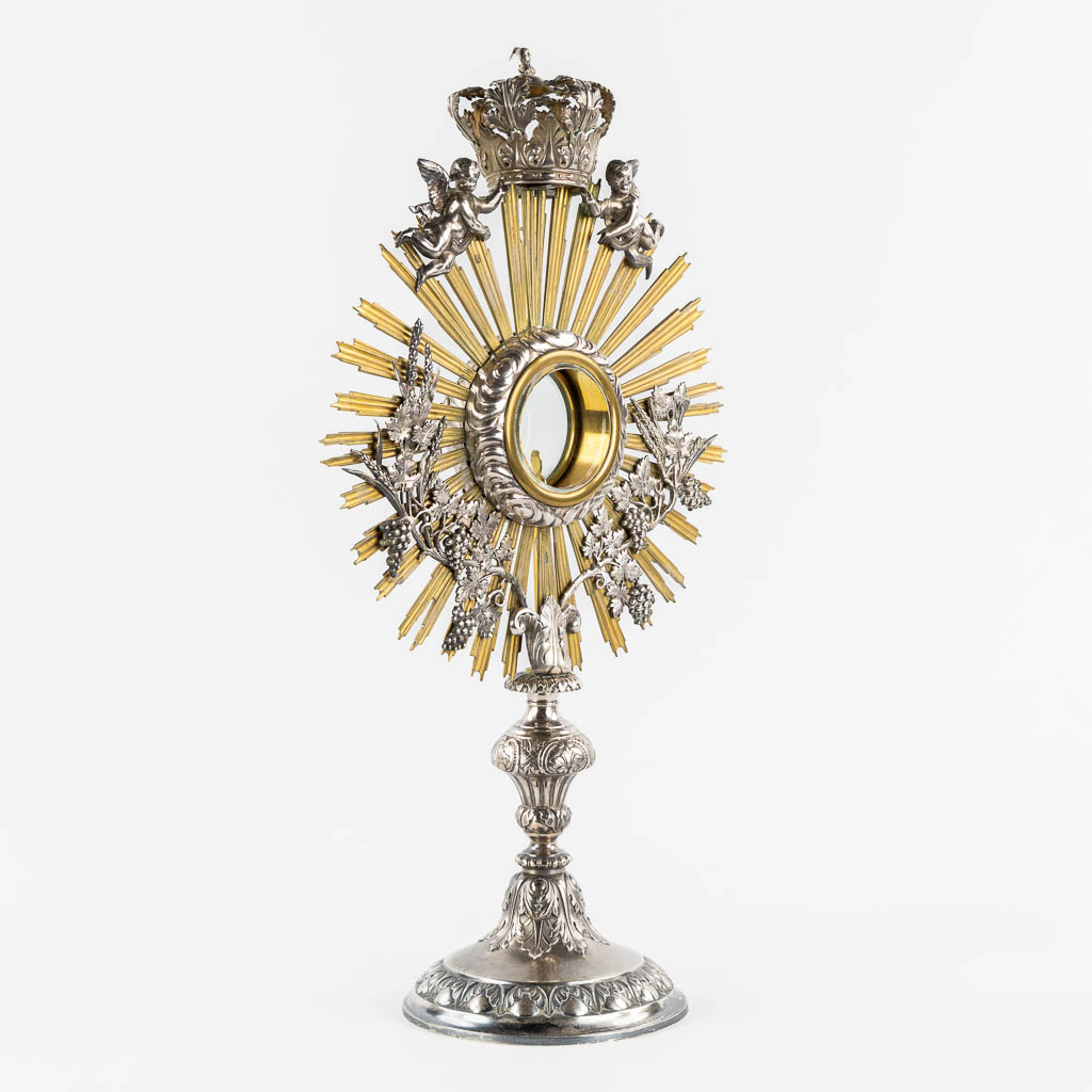 A sunburst monstrance, silver and brass, Henricus De Curte, Ghent, circa 1868. (W:30 x H:55 cm)