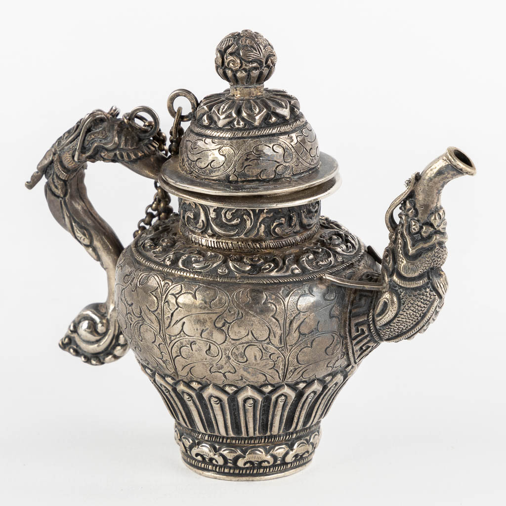 A small silver and Ceremonial teapot, Probably Tibet. (L:7 x W:12 x H:11,5 cm)