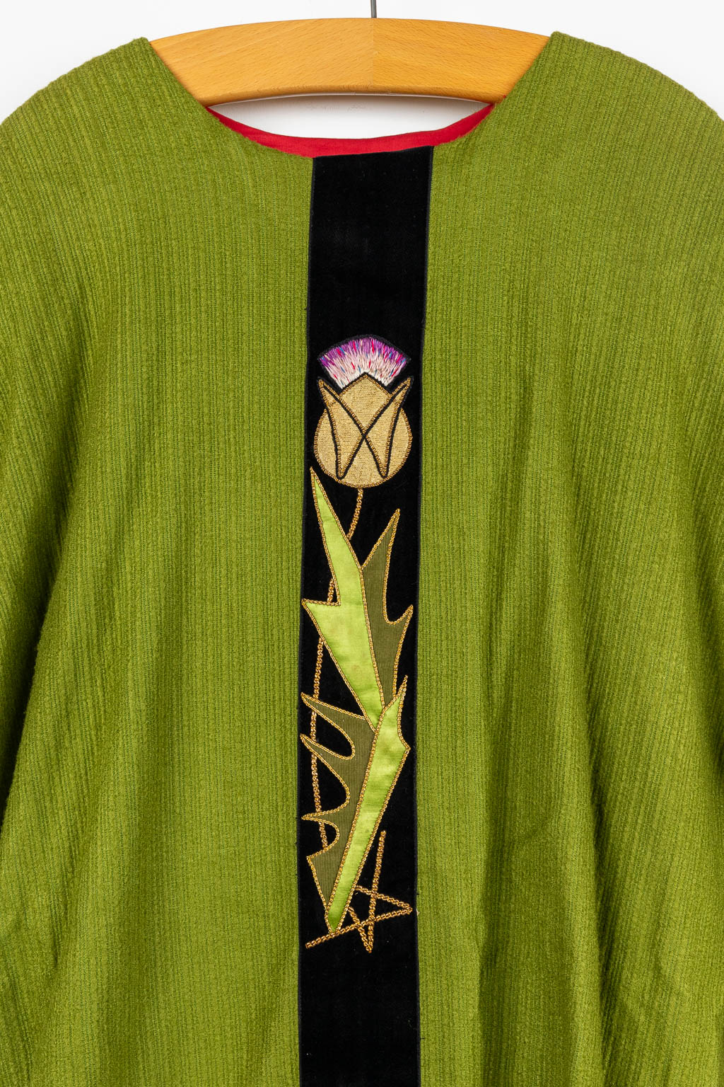 A set of 4 modern Chasubles, a Humeral Veil, Stola, Brusa and Chalice Veils. 