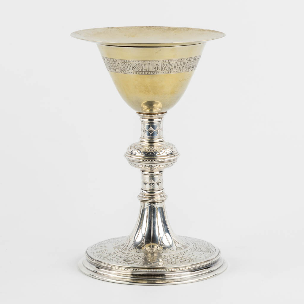 De Reuck, Ghent, a gold and silver-plated chalice, in the original chest. Consacrated March 9th, 1931. (H:21 x D:14 cm)