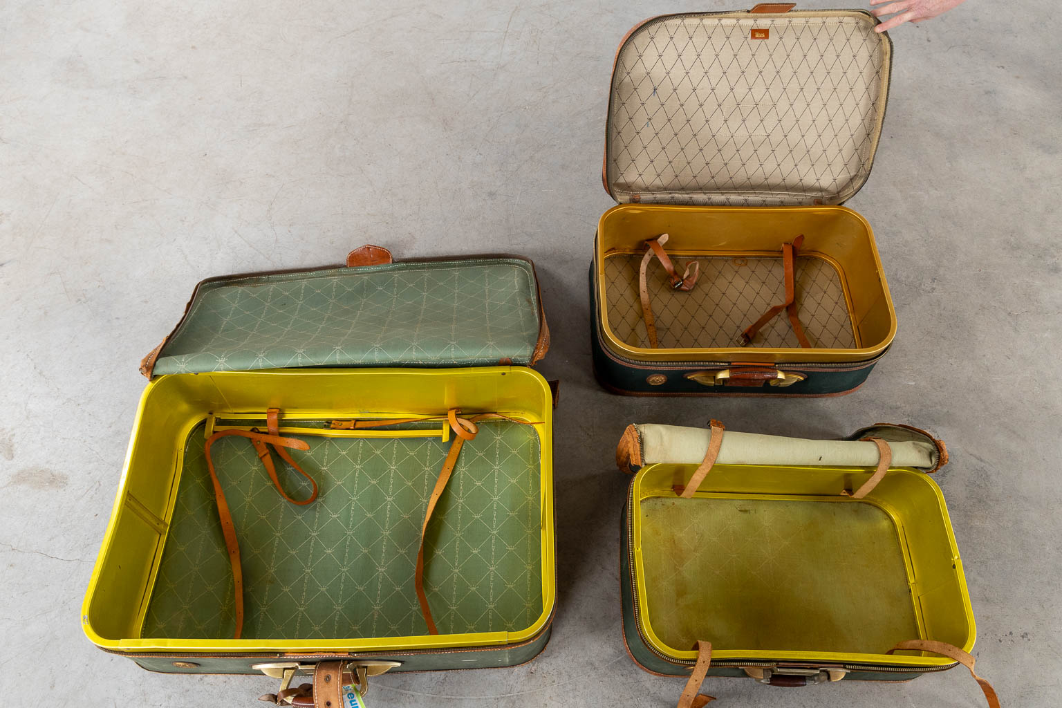 Delvaux, three travellers suitcases. (W:76 x H:52 cm)