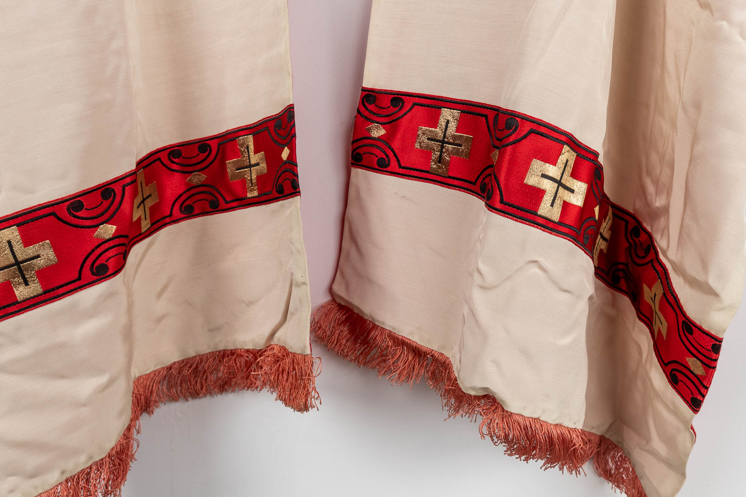 A set of 4 modern Chasubles, a Humeral Veil, Stola, Brusa and Chalice Veils. 