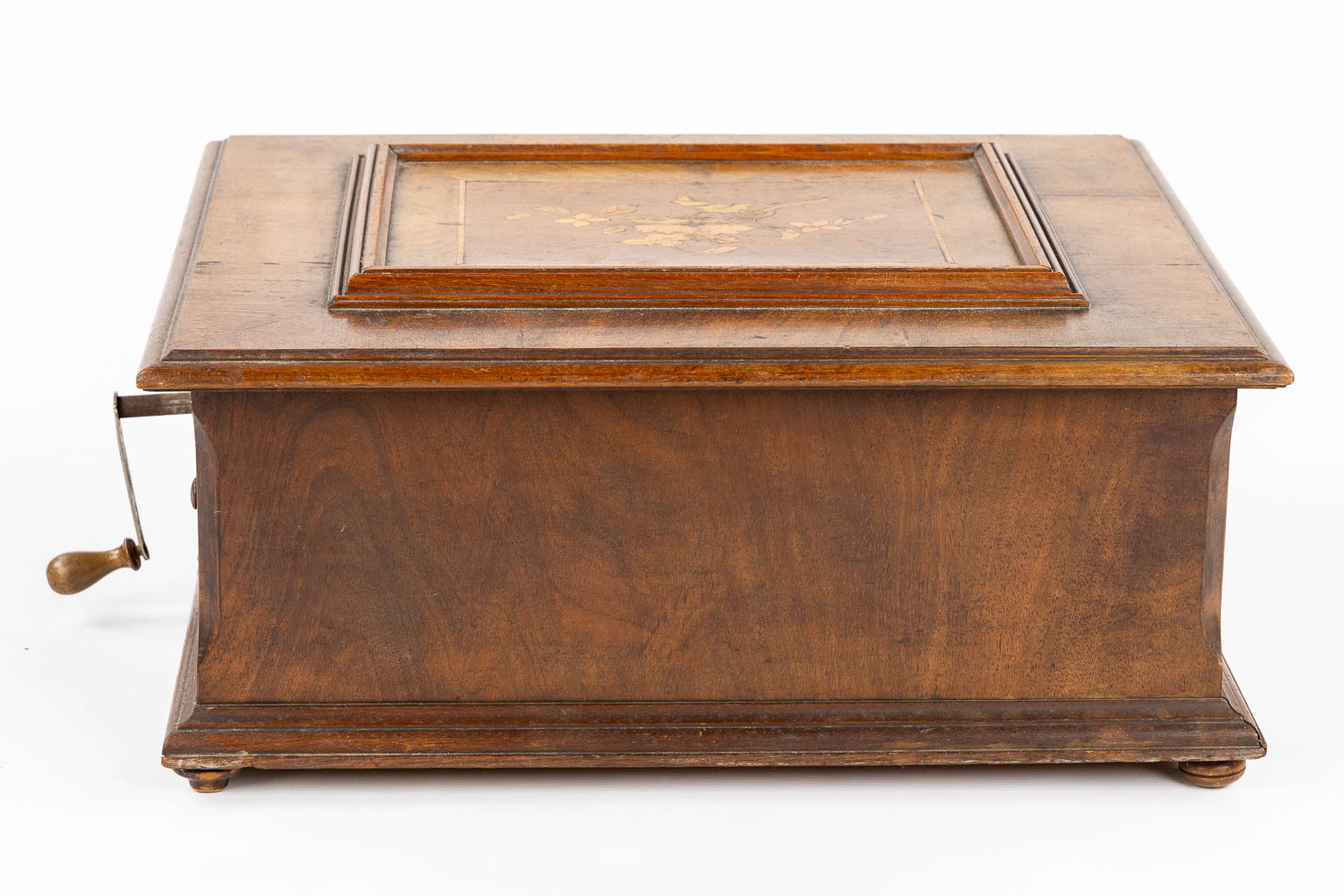 Polyphon, a music box in a wood chest. 10 records. (L:47 x W:54 x H:23 cm)