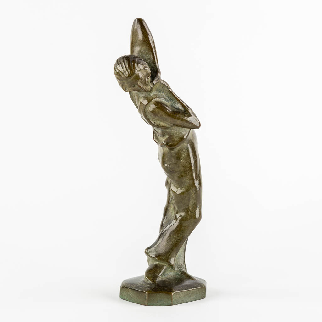 A figurine of a leaning lady, patinated bronze. Art deco. (H:27 cm)