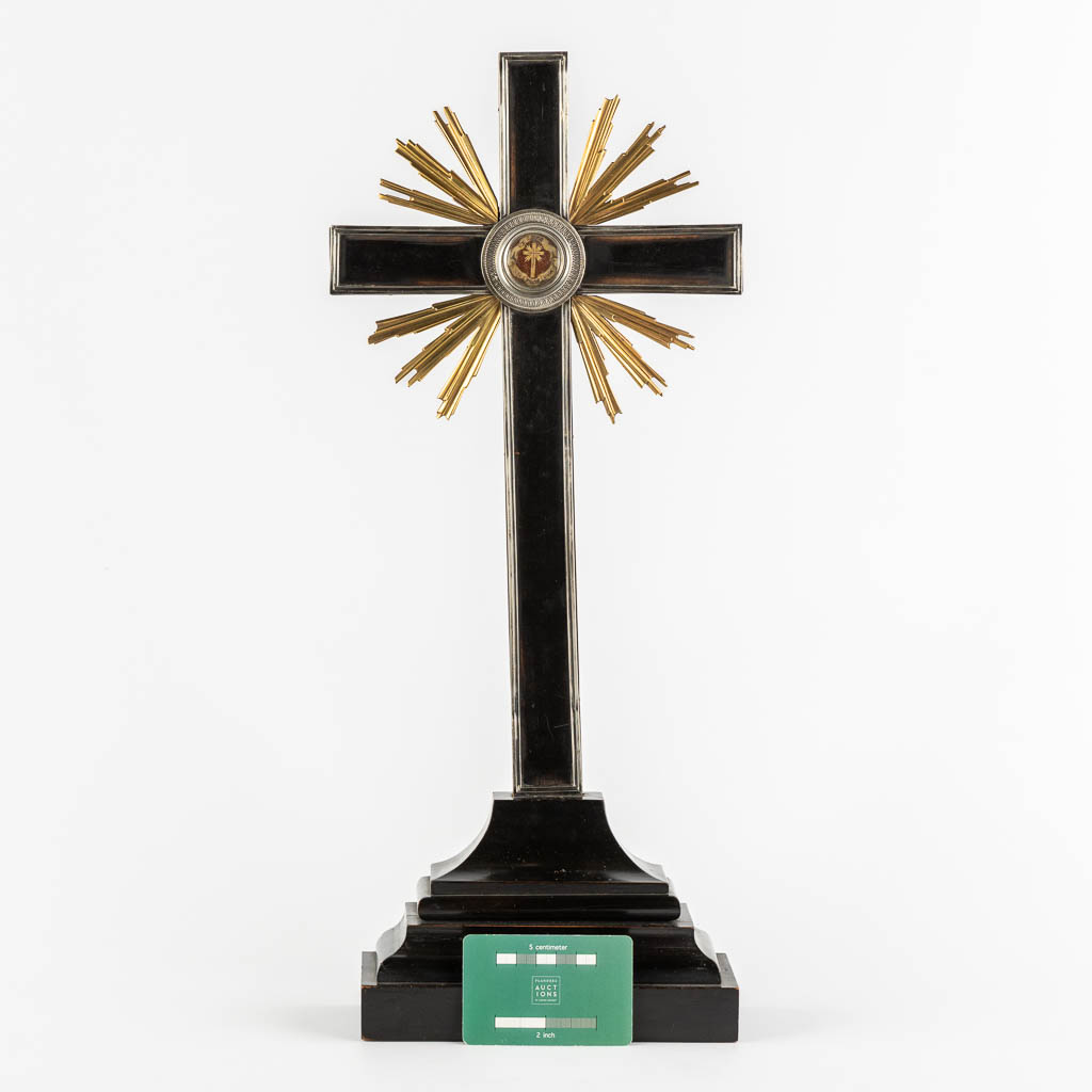 A crucifix with sunburst rays, mounted with a sealed theca and a relic of the True Cross. 19th C. (L:9 x W:21 x H:49,5 cm)