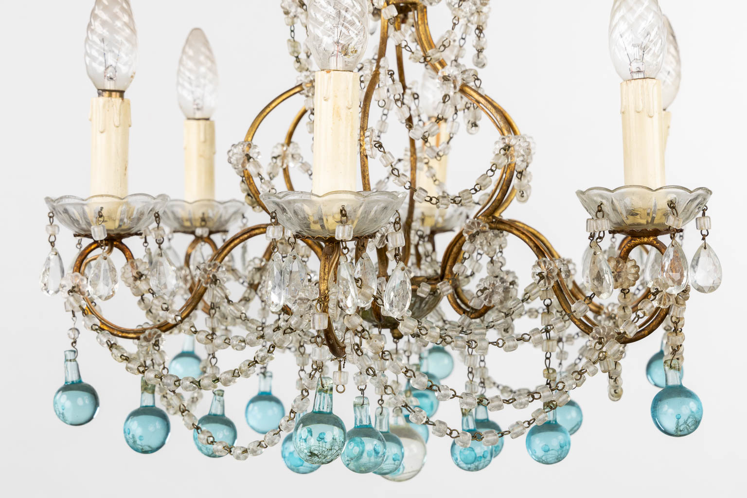 An attractive chandelier with 