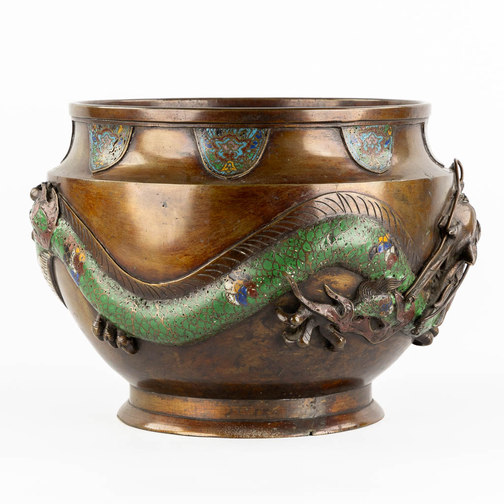 A Jardinière or Cache-Pot, Relief dragon decor and finished with Chamsplevé enamel. (H:27 x D:38 cm)