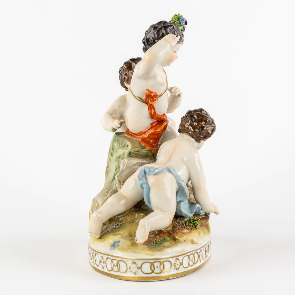 Volkstedt, Rudolstadt, a polychrome porcelain group with putti. (L:12,5 x W:23,5 x H:24 cm)