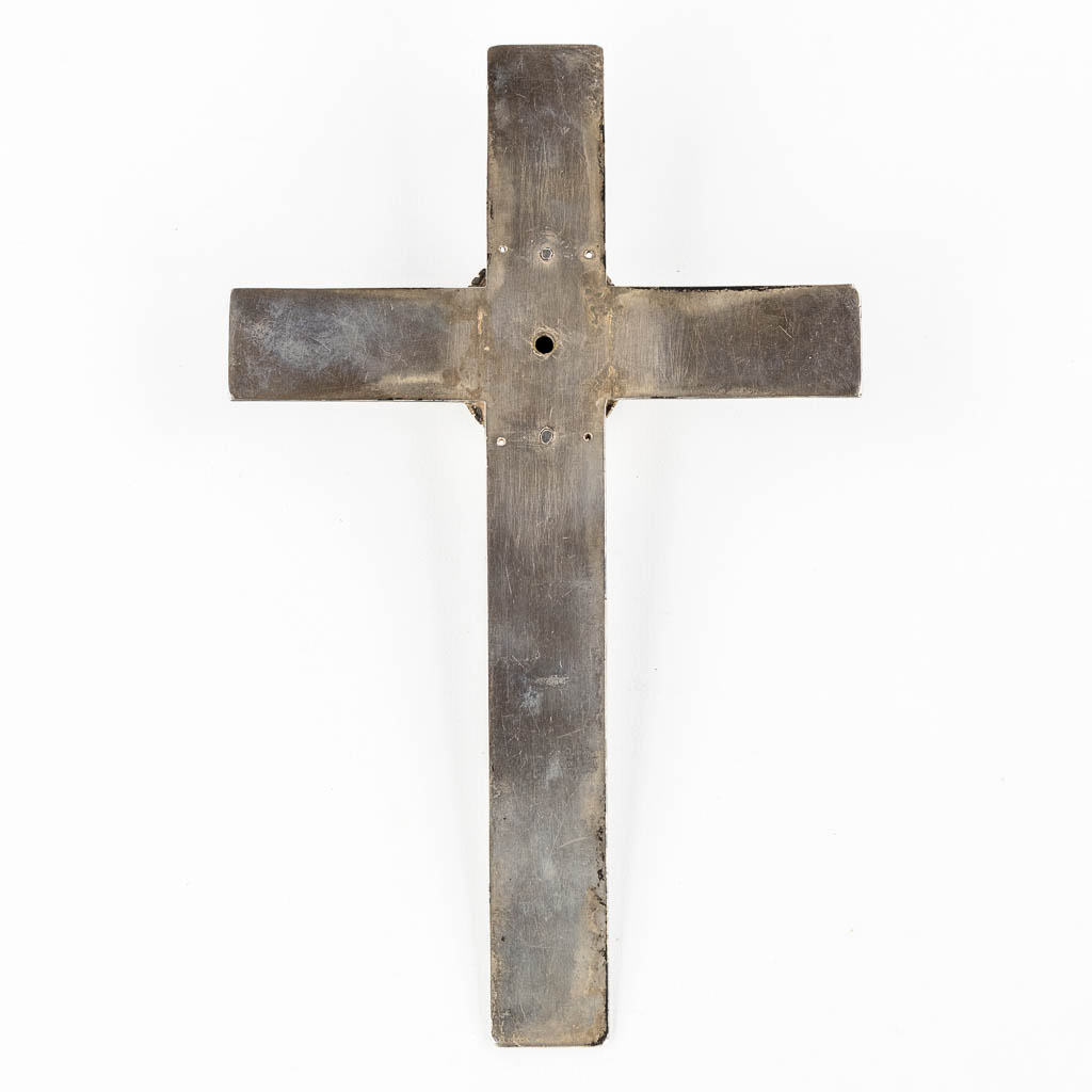 A relic 'S. Cruxis DNJC', The True Cross of Jesus Christ, mounted in a silver holder. 