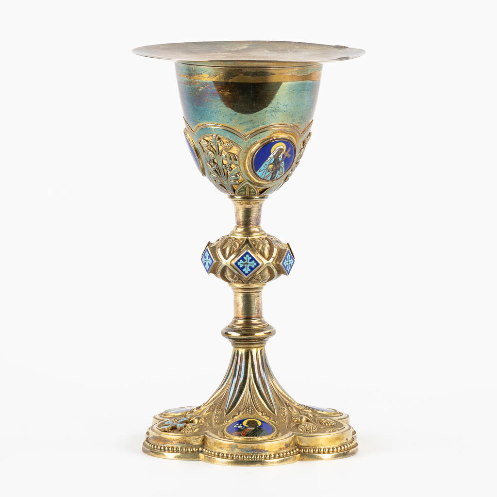 A Chalice and paten, Vermeil, Gothic Revival, Cloisonné enamel. France, 19th C. (H:24,5 x D:14,5 cm)