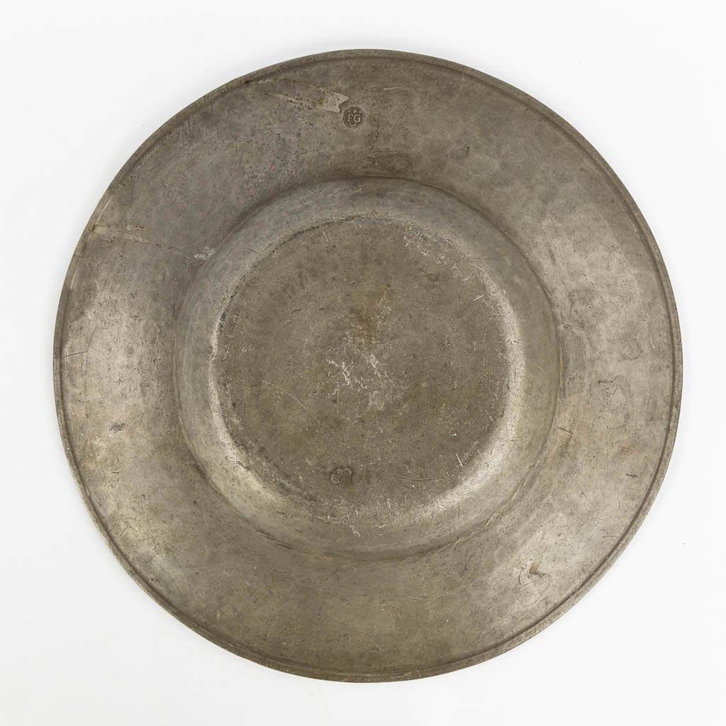 A Tin/Peweter plate in the shape of a Cardinal hat, Southern France, Circa 1625-1650. (D:31 cm)