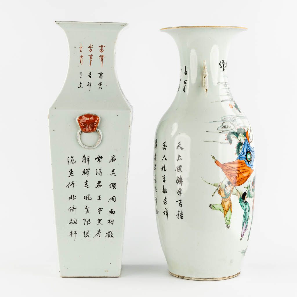 Twee Chinese vazen met decor van dames, vierkant en rond. (L:19 x W:22 x H:59 cm)