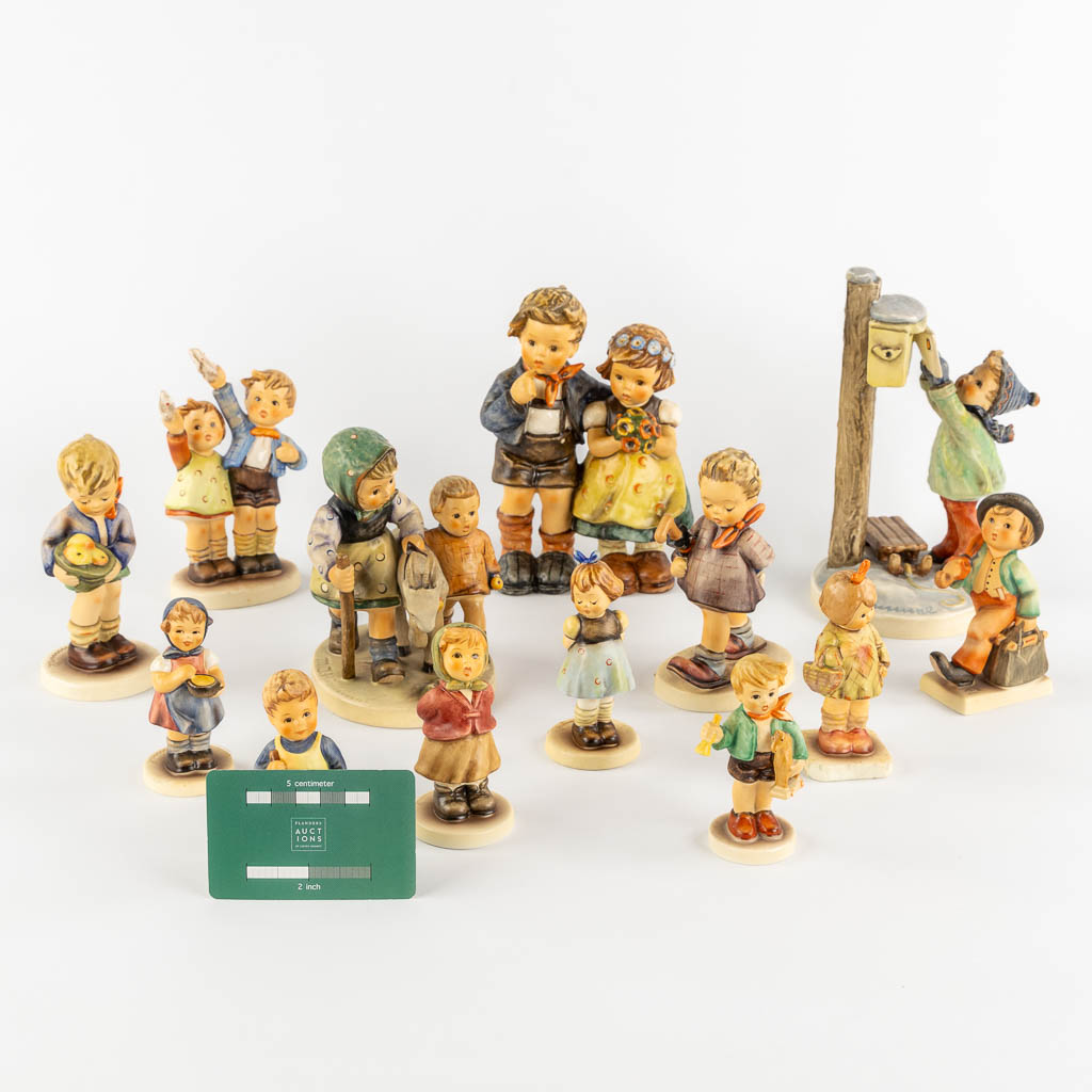 Hummel, 14 figurines. (H:18,5 cm)