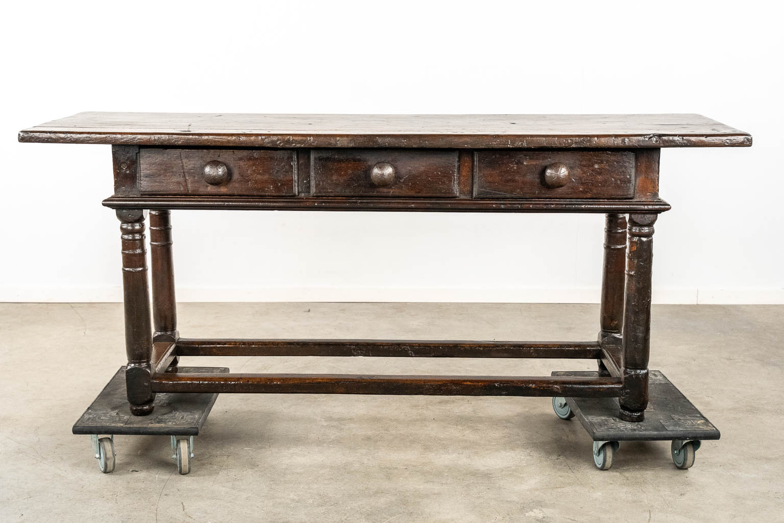 An antique Spanish table, three drawers. Chestnut tabletop in 1 single piece. 17th C. (L:65 x W:194 x H:82,5 cm)