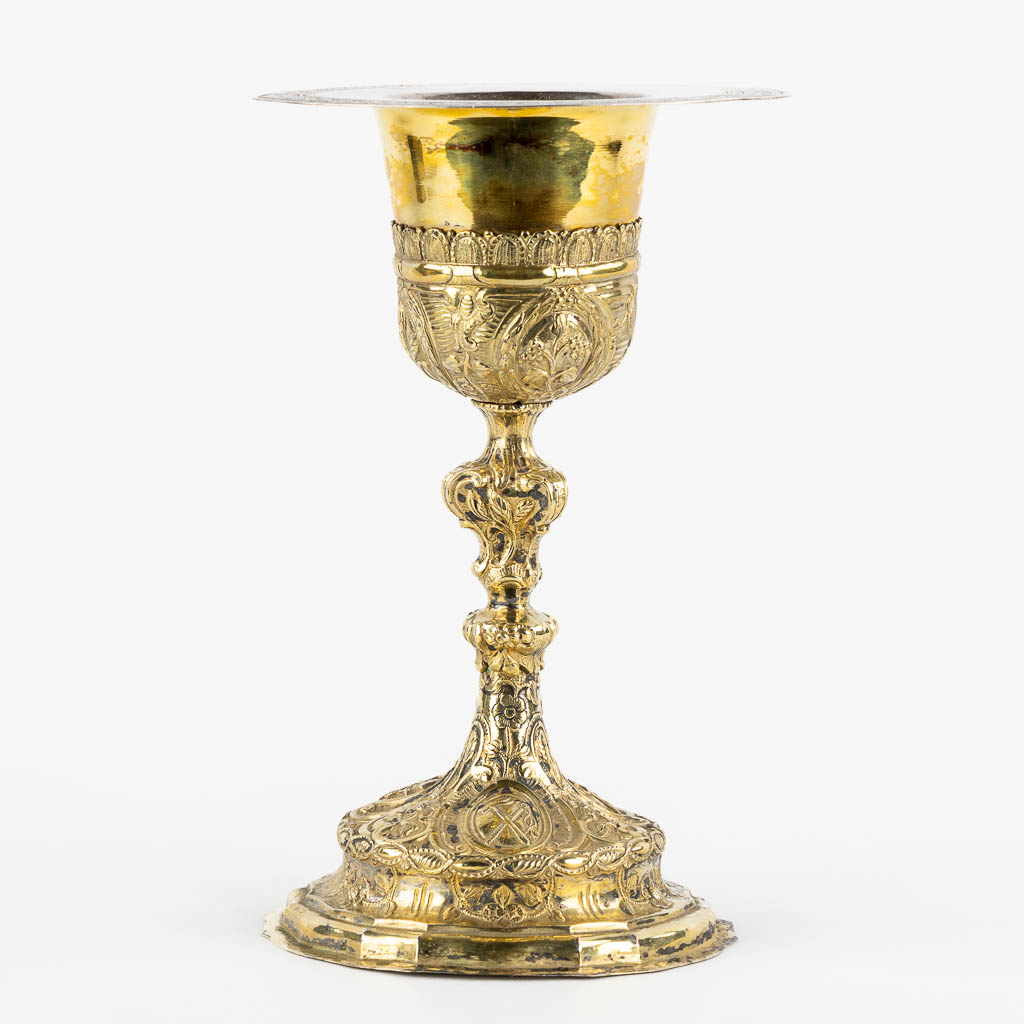 A vermeil chalice, silver, Late Baroque, probably Germany, 18th C. 616g. (H:24,5 x D:14,5 cm)