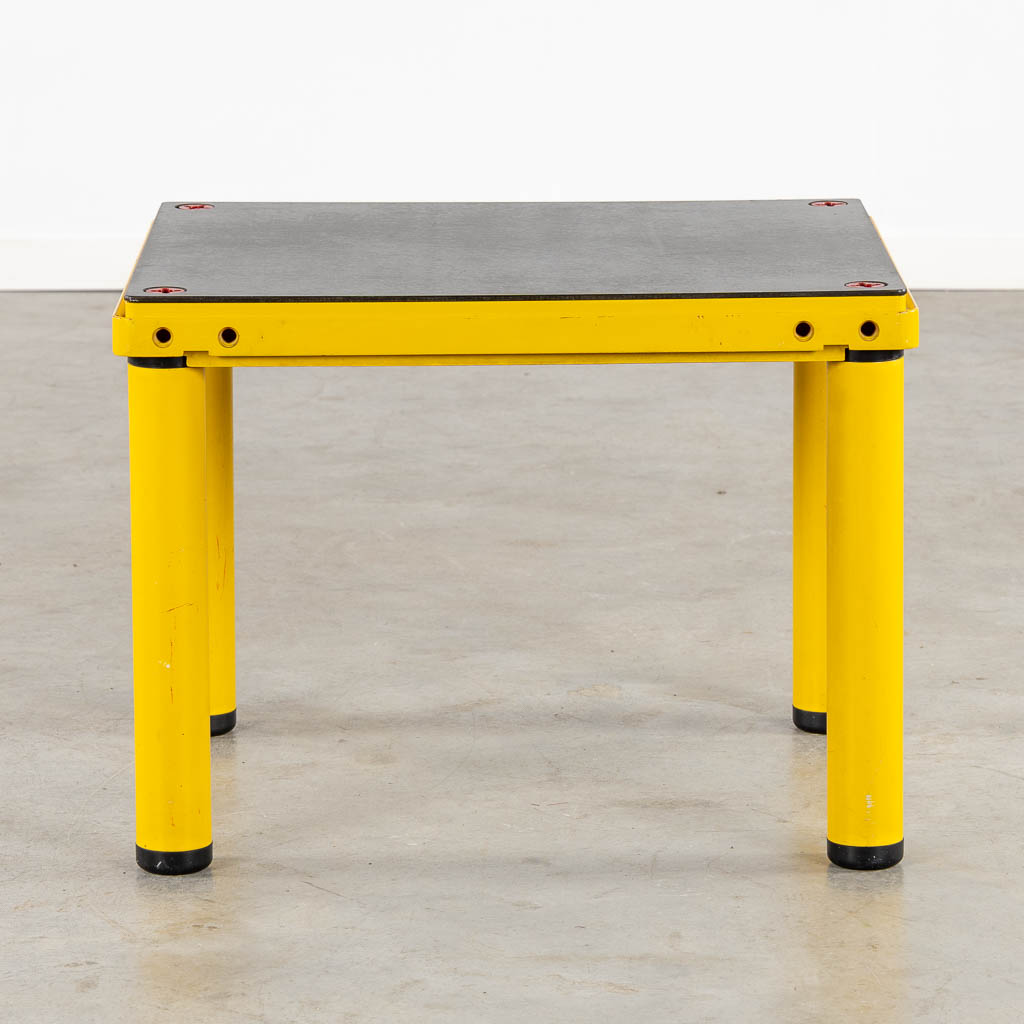 Kartell, a vintage table 