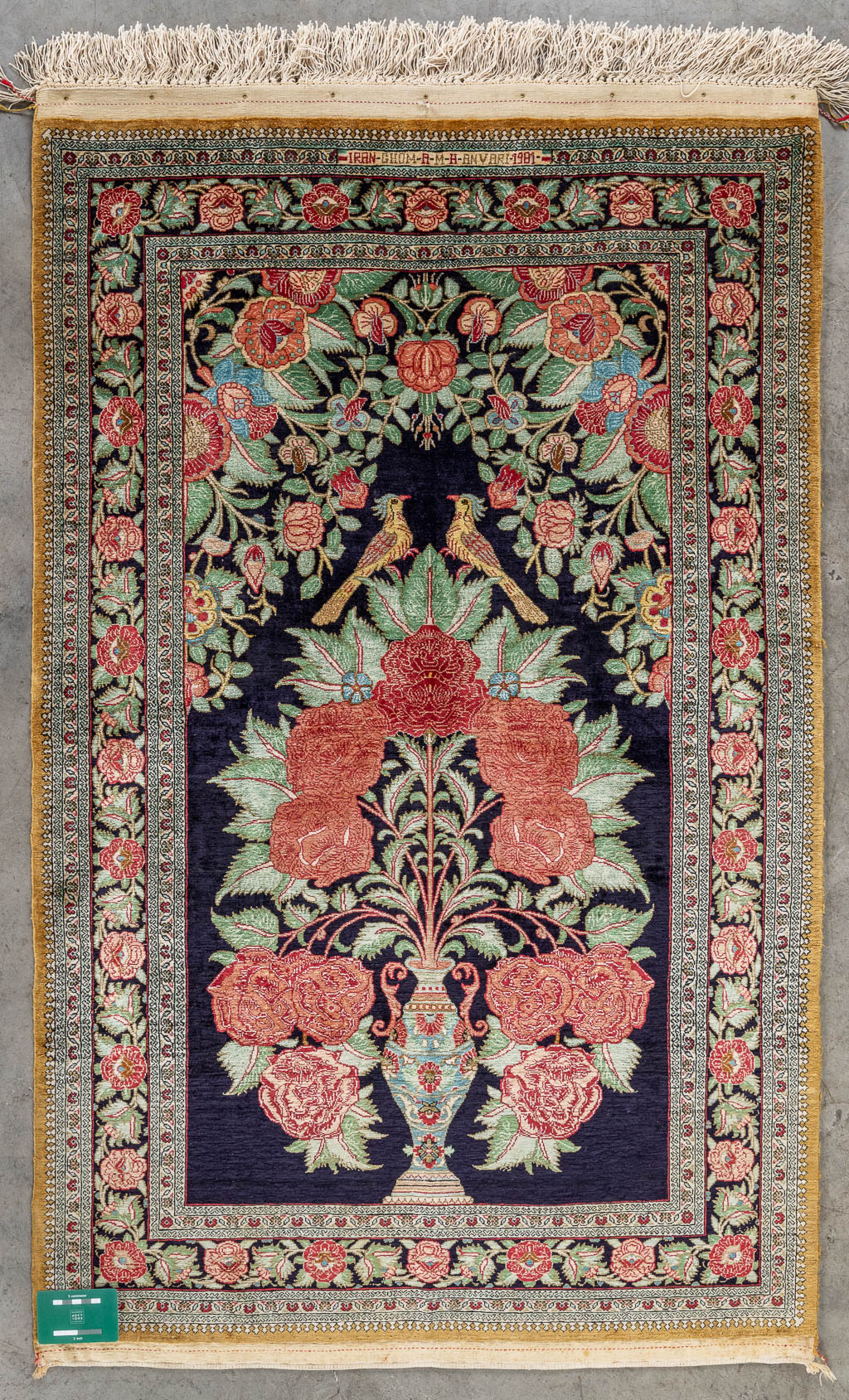 An antique Oriental hand-made carpet, silk. (L: 128 x W: 84 cm)