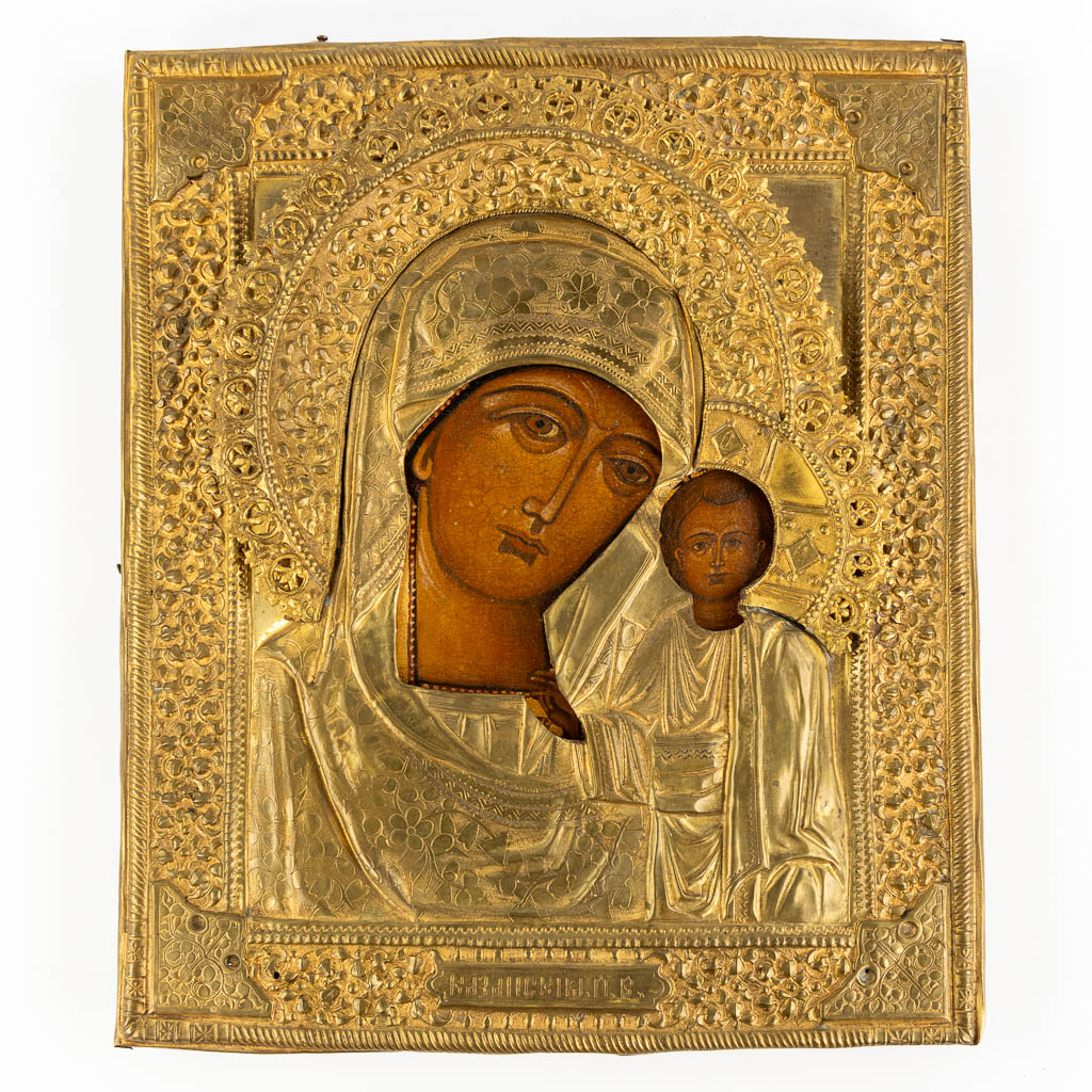 An antique Russian icon 'Mother God of Kazan' with a gilt rizza. (W:27,5 x H:32 cm)