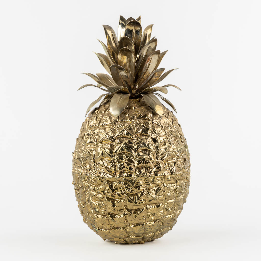 Een mid-century ijsemmer in de vorm van een ananas. (H:34 x D:16 cm)