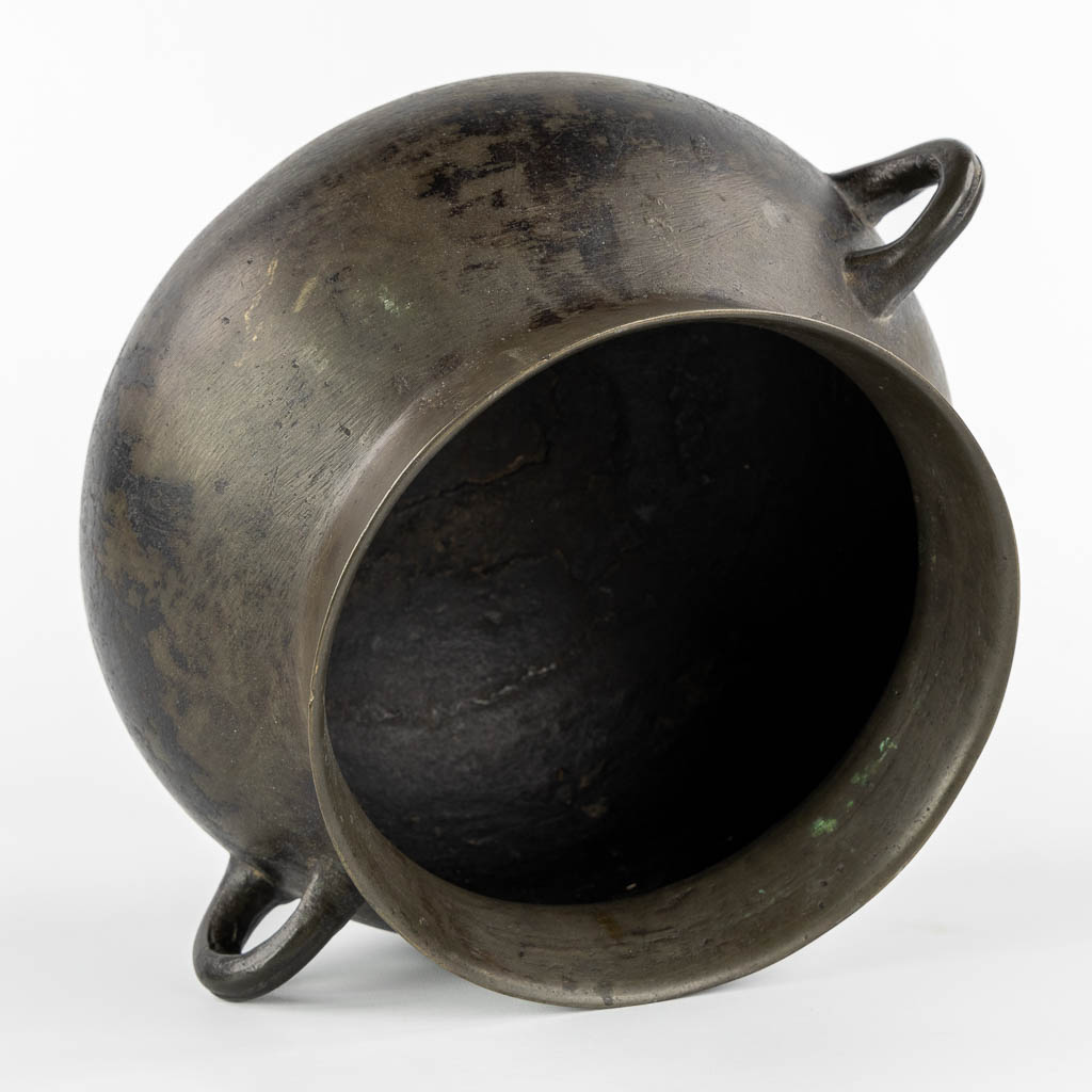 An antique bronze cauldron, so-called 