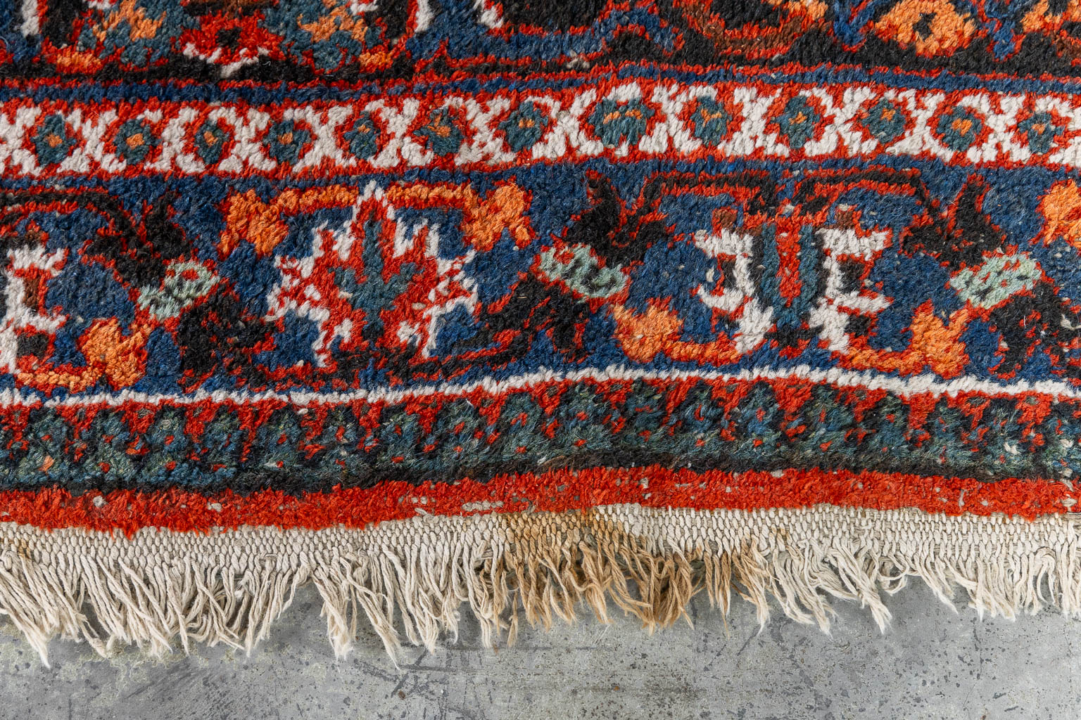 A large Oriental hand-made carpet, Djoshgan, Tabriz. (L:432 x W:326 cm)