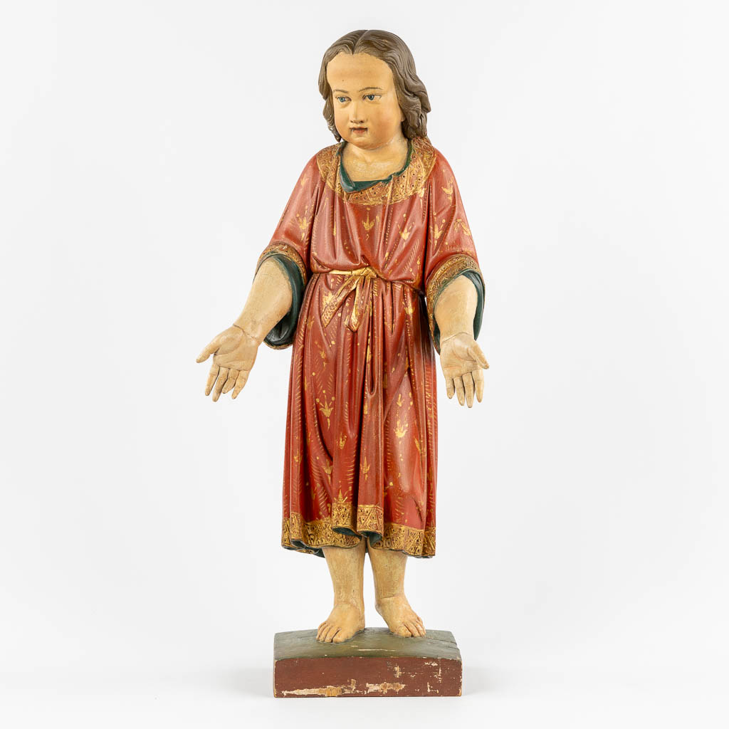 Een antieke houtsculptuur en rijk gepatineerde figuur van Jezus Christus. (c.1900)