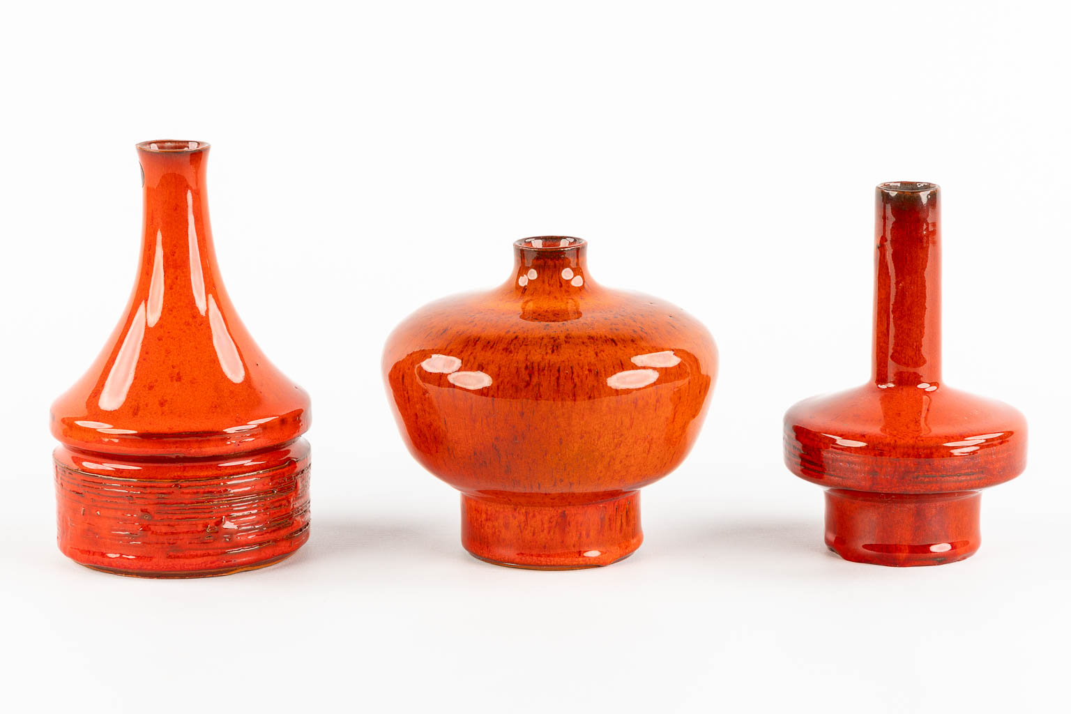 Rogier VANDEWEGHE (1923-2020) 'Three red vases' for Amphora. (H:15,5 cm)