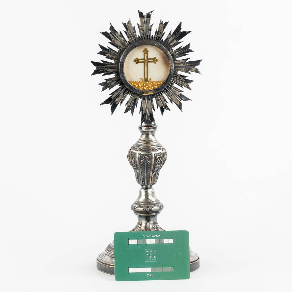 A small sunburst monstrance with a relic of the True Cross. (H:30,5 x D:12,5 cm)