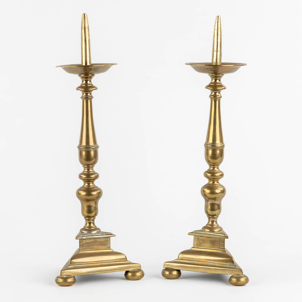 A pair of Renaissance candlesticks, bronze. Late 16th C. (L:15 x W:14 x H:41 cm)