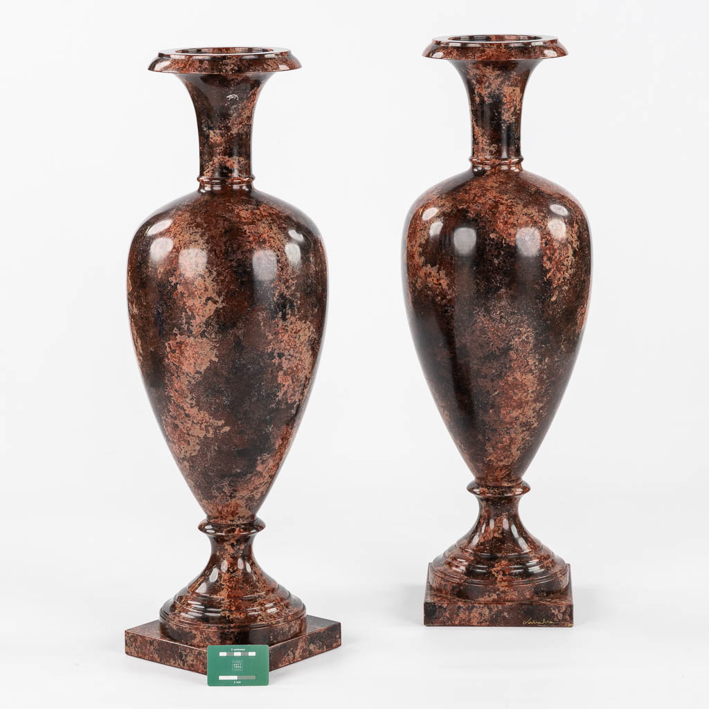 a pair of vases, wood turned and with a 'Faux Marble' decor, 20th C.