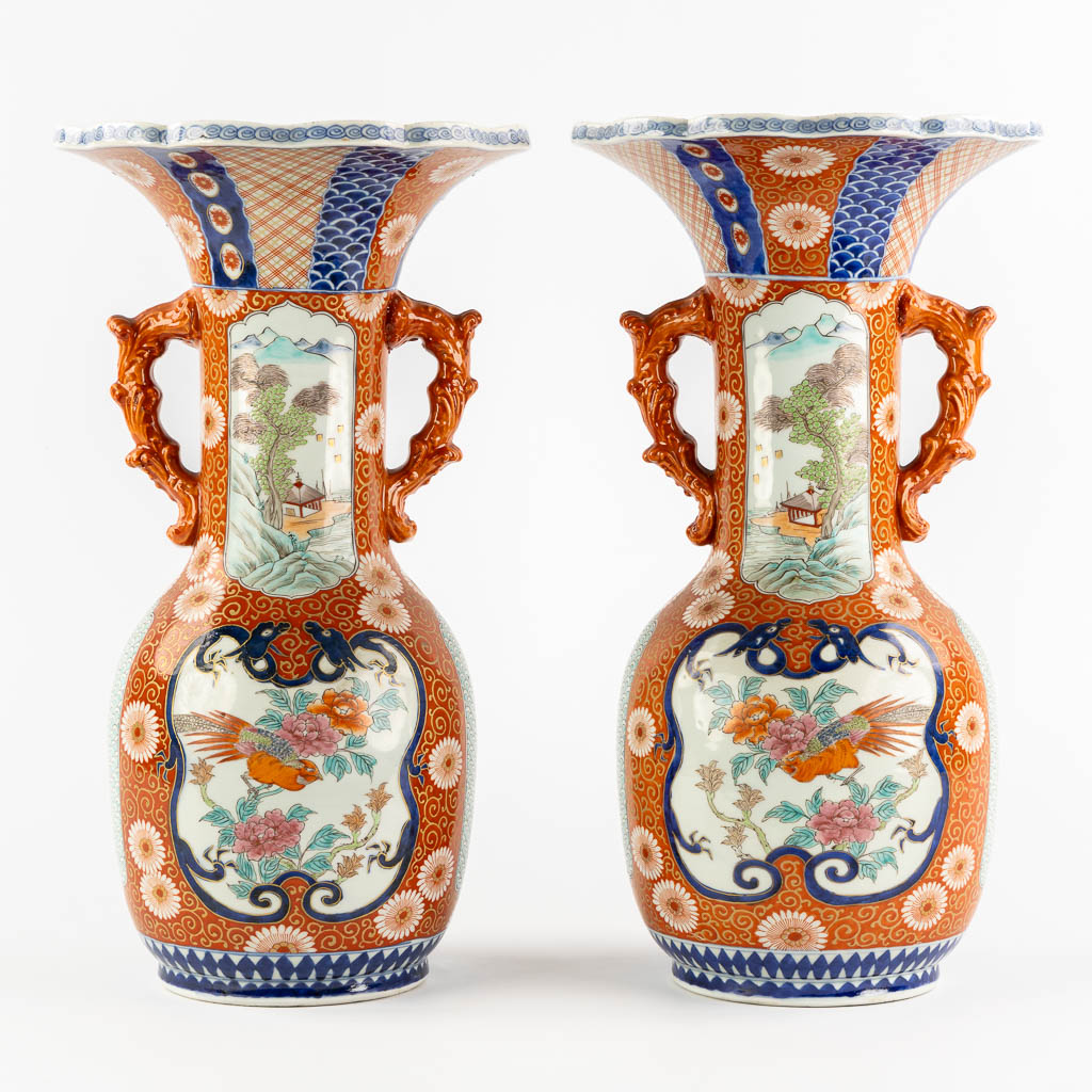 A pair of Japanese Imari vases, Meiji, 19th C.