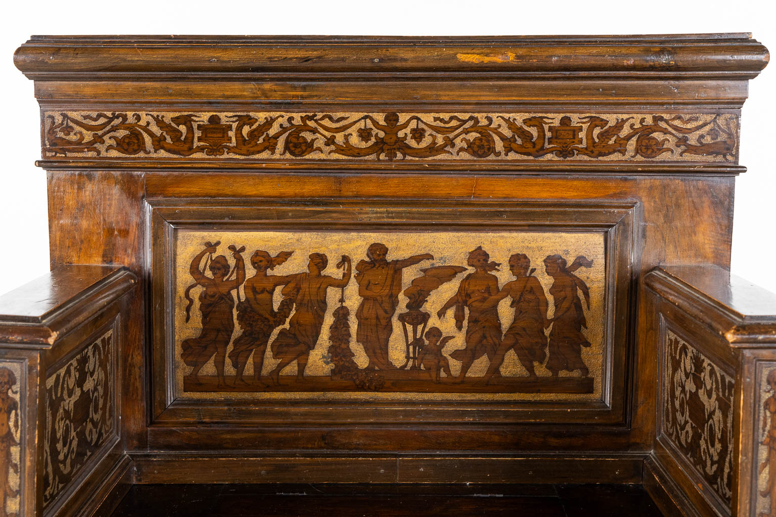 Een hallbank, Oostenrijk of Italiaanse Renaissance, 19de eeuw. (L:54 x W:100 x H:114 cm)