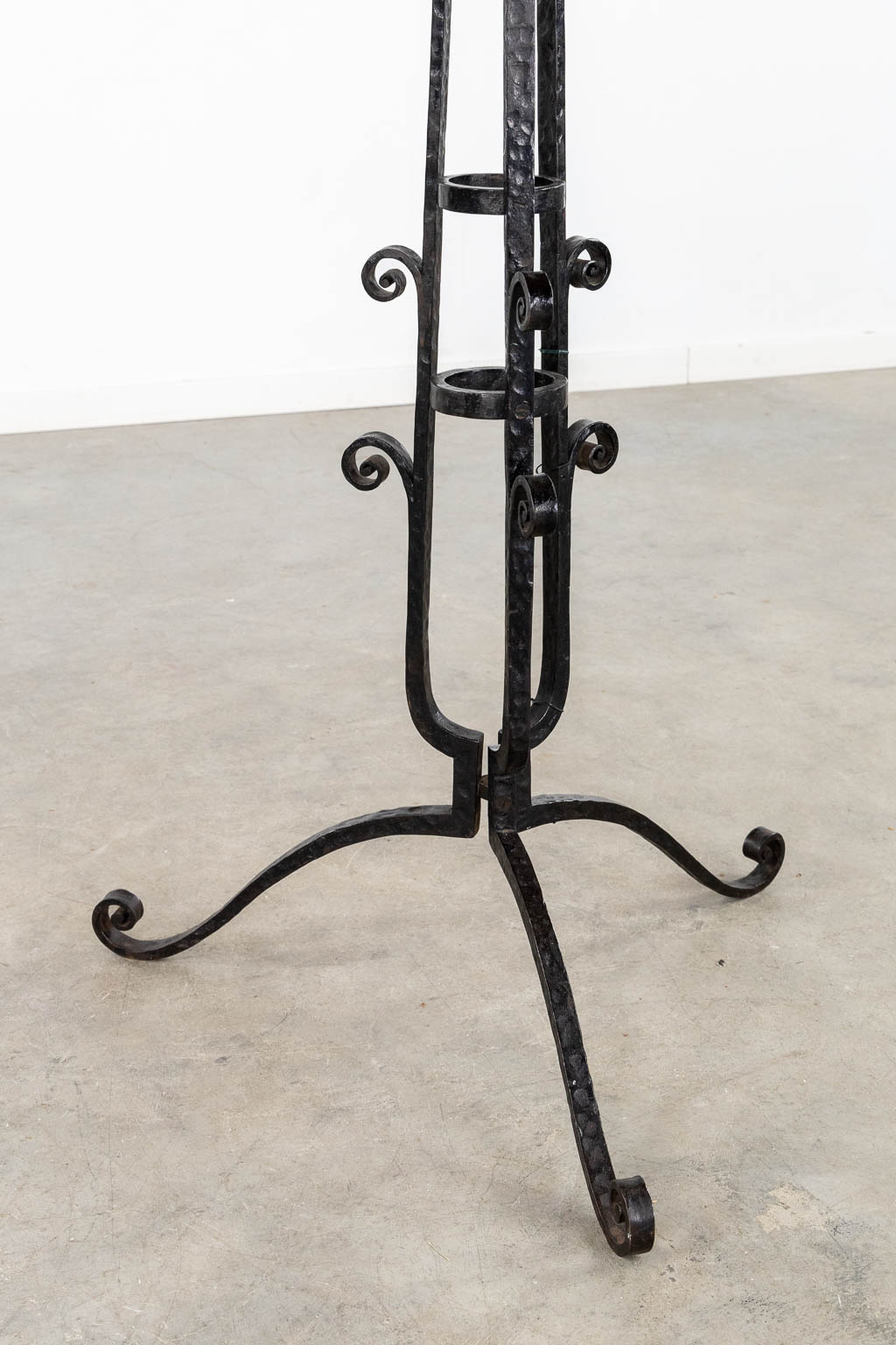 Schneider France, a wrought iron and pâte-de-verre glass floor lamp. (L:52 x W:52 x H:170 cm)