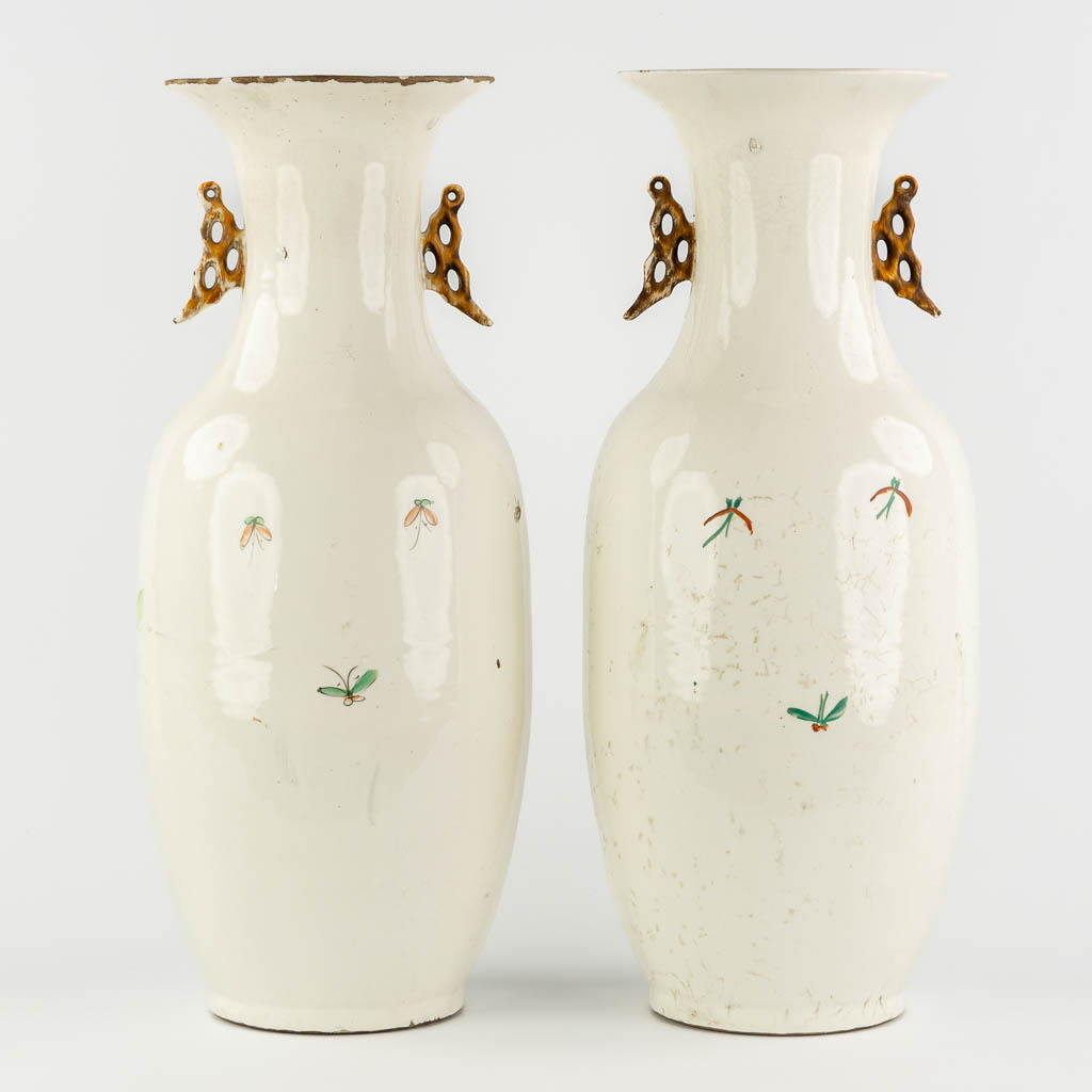 Two pairs of Chinese Famille Rose vases, 20th C. (H:58 x D:23 cm)