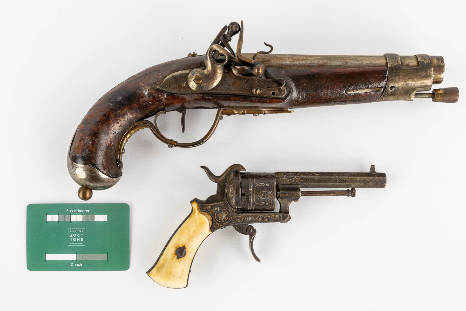 A collection of two antique pistols, of which one is a 