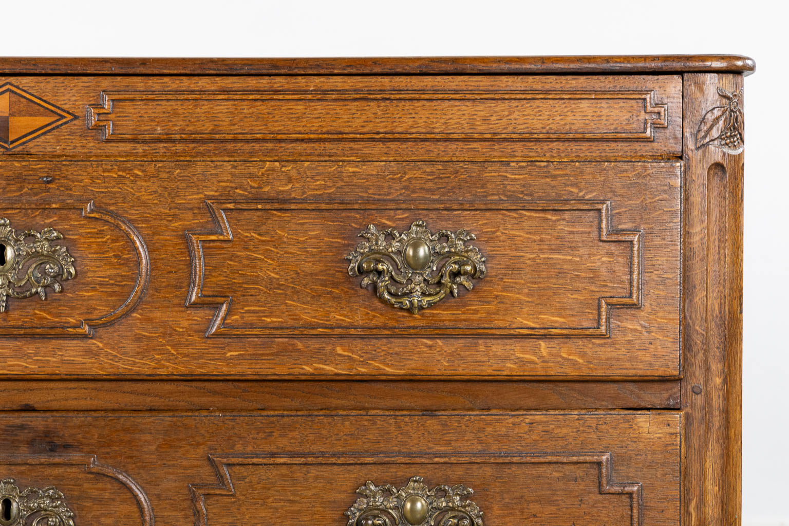 A three-drawer commode, Louis XVI. 18th C. (L:55 x W:132 x H:99 cm)