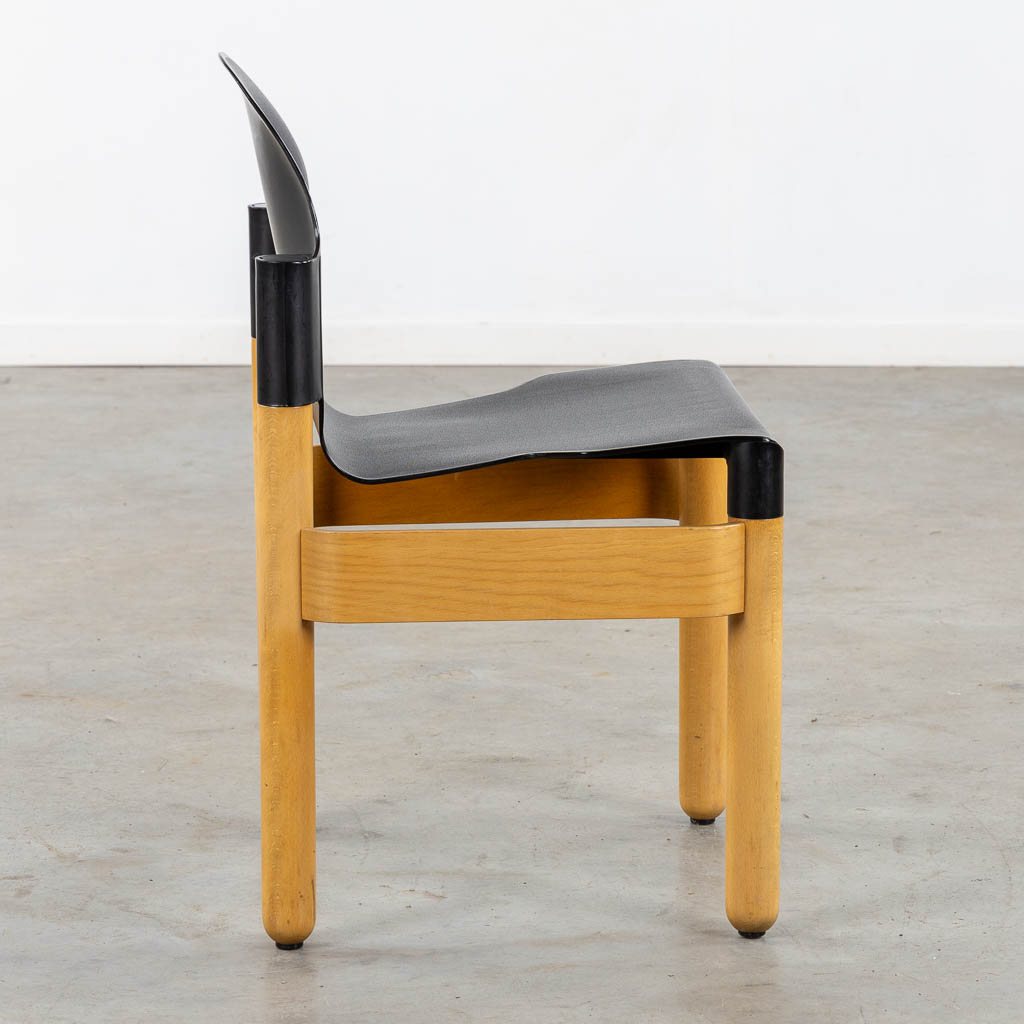 Gerd LANGE (1931) 'Flex' 13 stoelen voor Thonet. (L:47 x W:47 x H:80 cm)